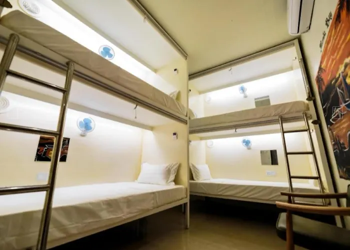 Tambayan Capsule Hostel & Bar Manila